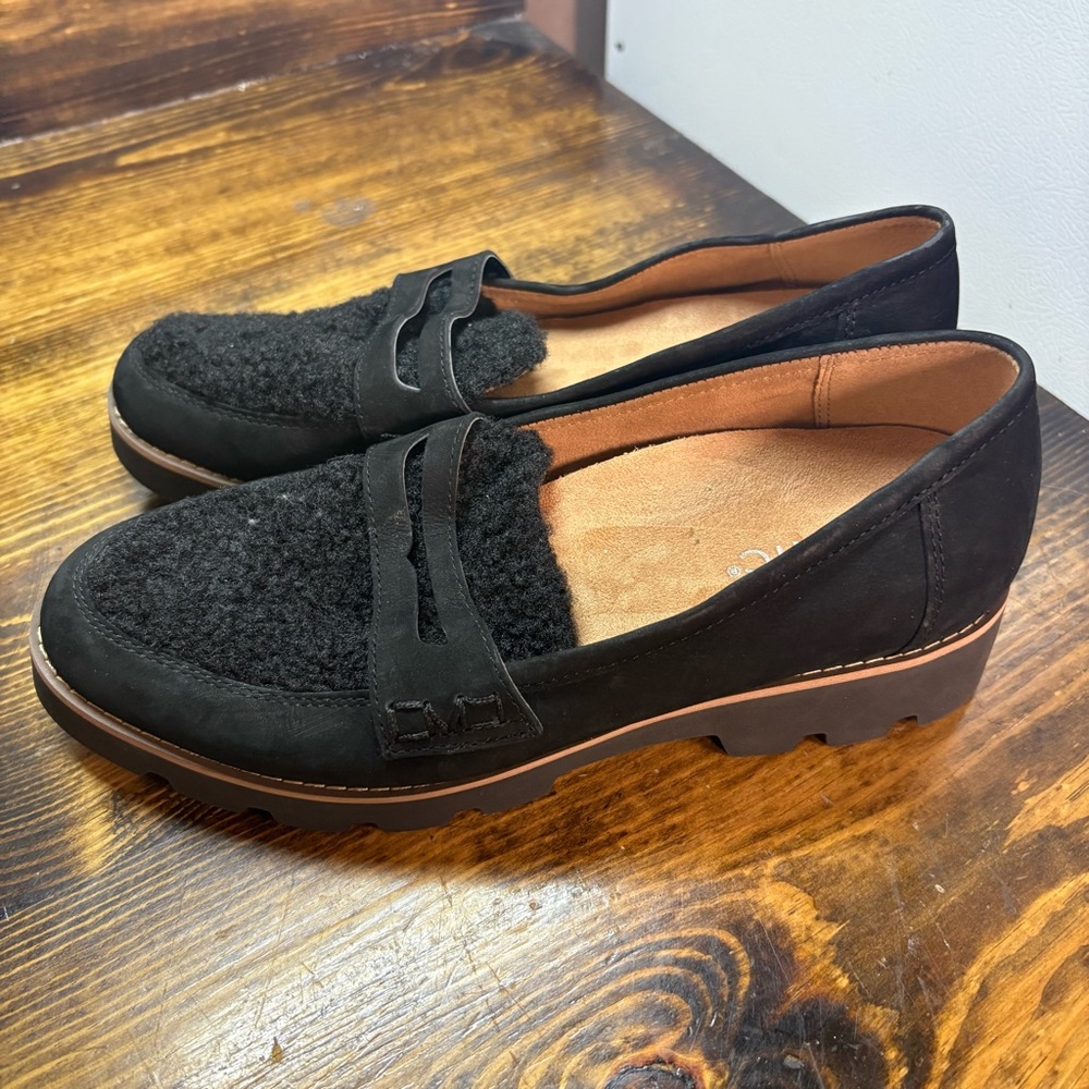 Vionic Black Cheryl Faux Fur Loafers Size 7 - Picture 2 of 10